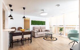 Urbannest Apartment